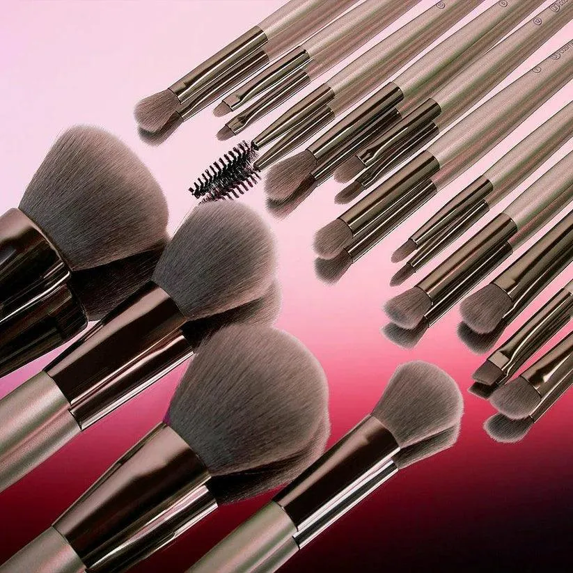 BH Cosmetics - 15pcs Brushes with Leather Pouch
