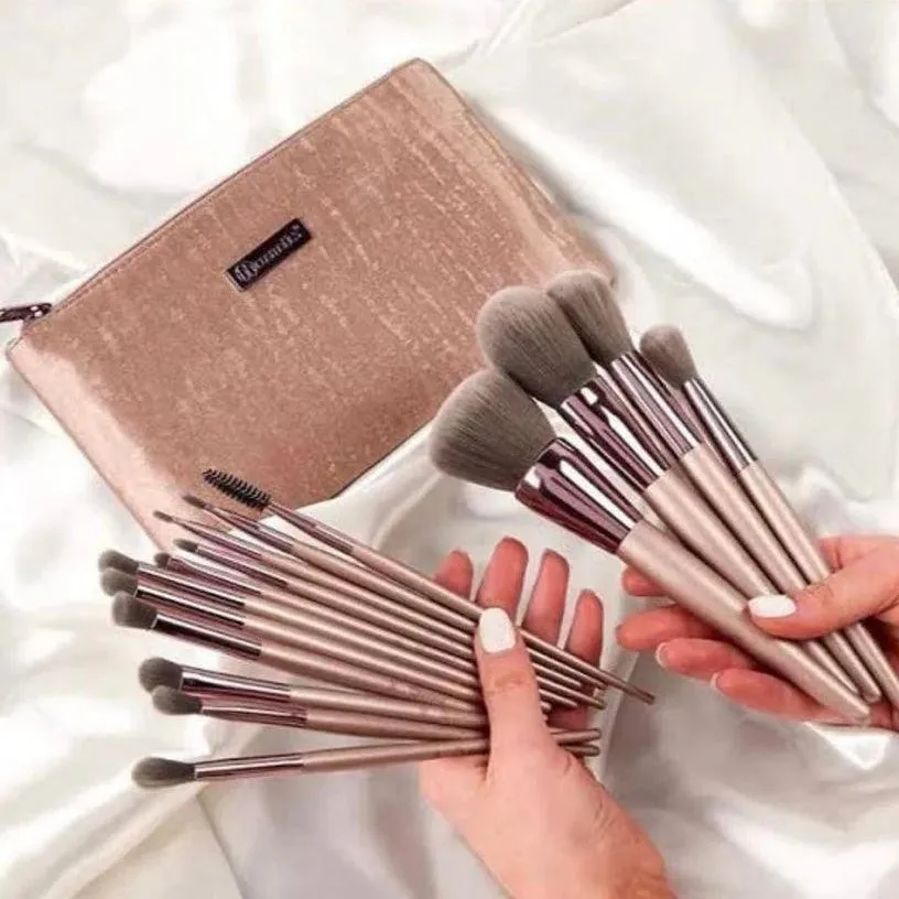 BH Cosmetics - 15pcs Brushes with Leather Pouch