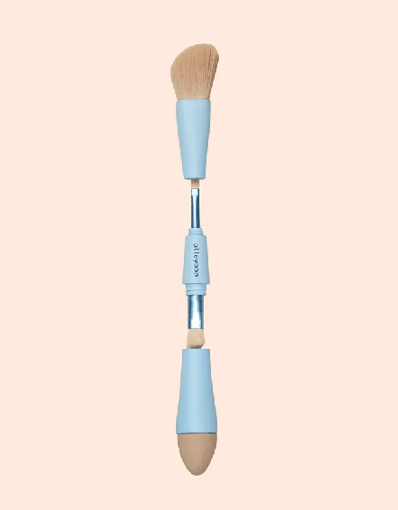 Multi-Tasker 4-In-1 Makeup Brush